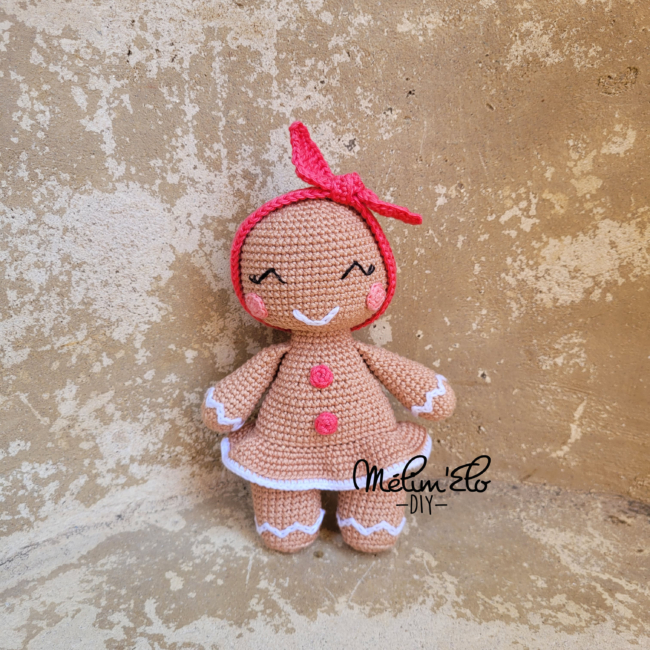 amigurumi doll gingerbread girl crochet petite fille en pain d'épice au crochet