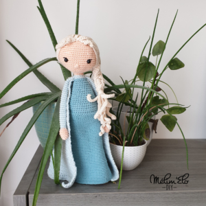 Grande poupée Elsa Reine des neiges au crochet