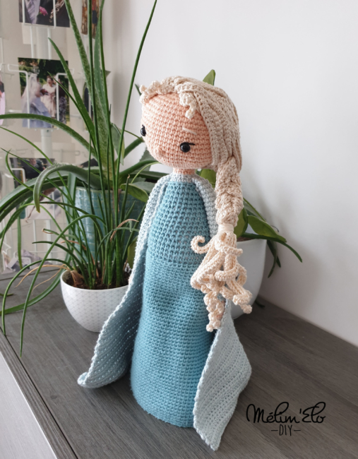 Poupée Elsa au crochet 2