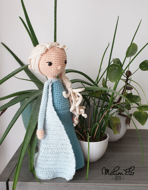 Poupée Elsa au crochet 1